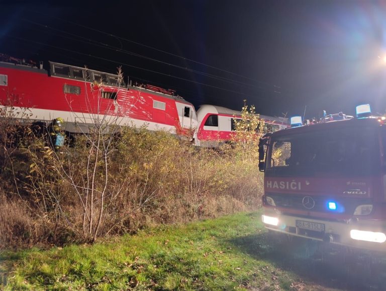Železničná doprava v Pezinku sa vracia do normálu po nehode