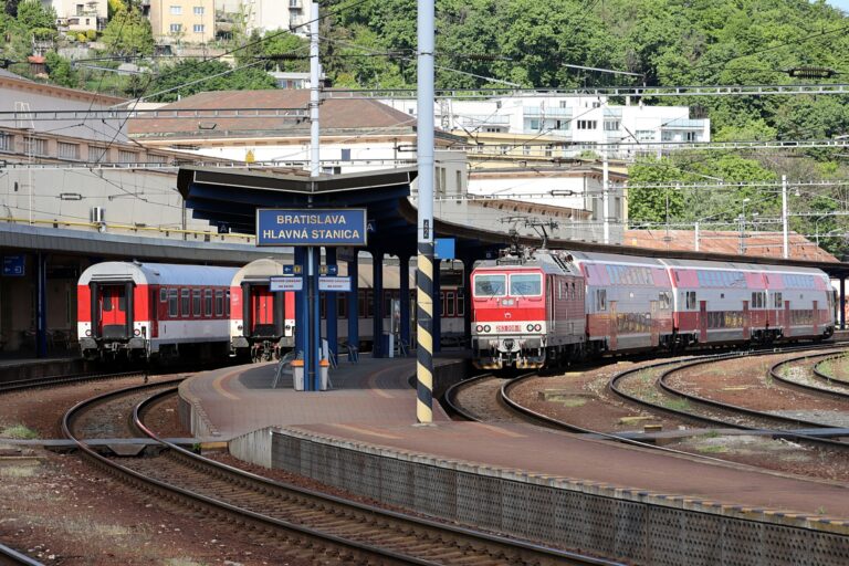 Na bratislavskej hlavnej stanici sa vykoľajila súprava pri posune, osobná doprava nie je obmedzená