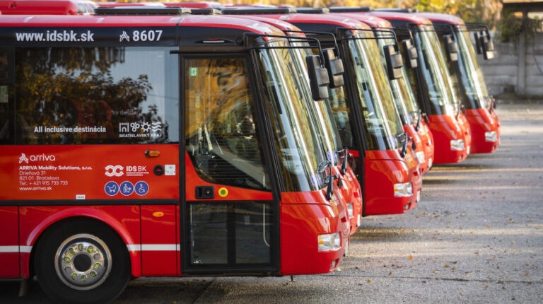 Futbalový zápas na Tehelnom poli môže obmedziť regionálne autobusy pri Bajkalskej