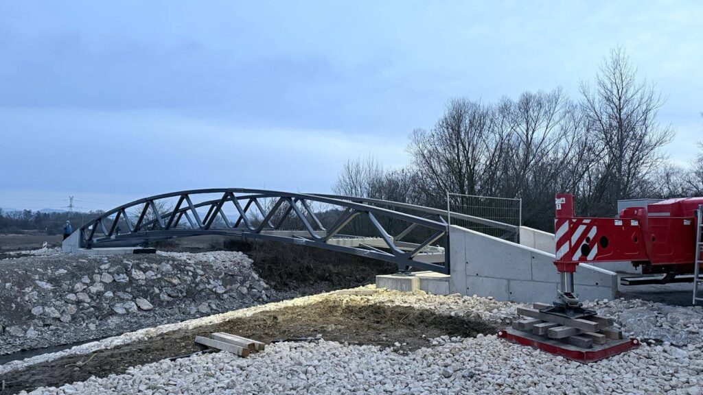 Cyklolávka nad Vlárou