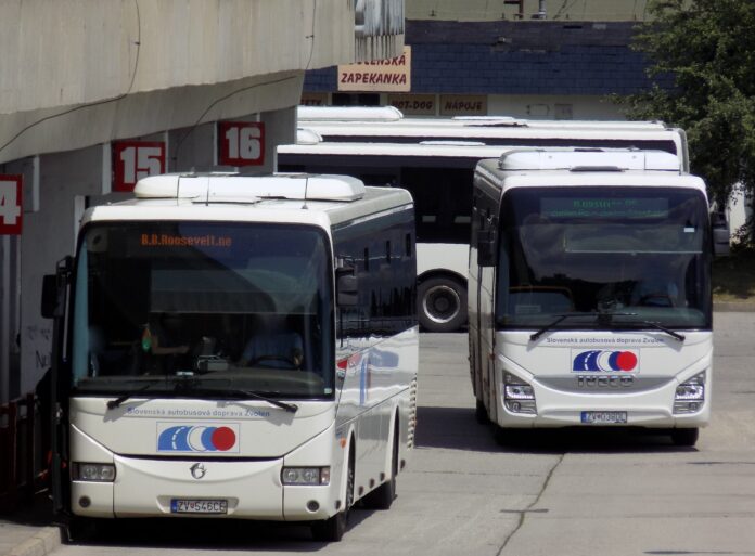 Autobusy SAD Zvolen na stanici
