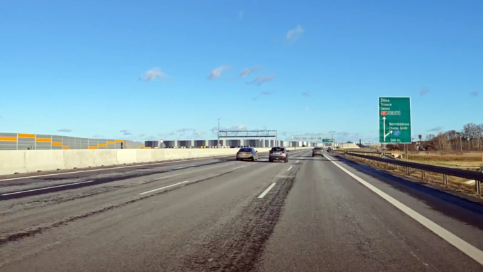 Štvorpruh na diaľnici D1 pri Triblavine