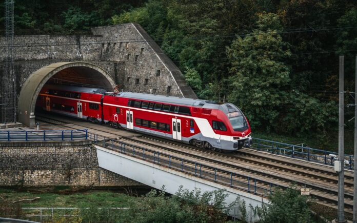 Elektrická poschodová jednotka ZSSK Stadler KISS