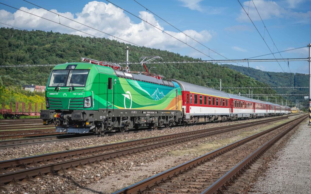 Najmodernejší rušeň ZSSK Vectron Siemens