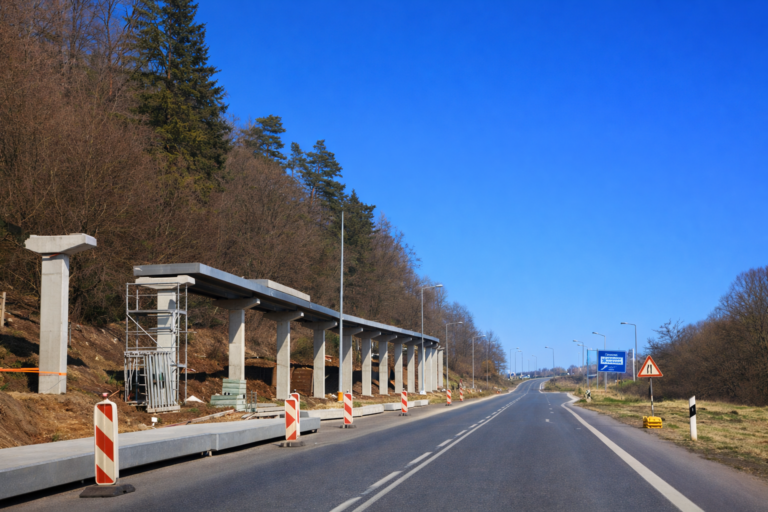 Brezno a Valaskú spojí unikátna cyklotrasa na pilieroch