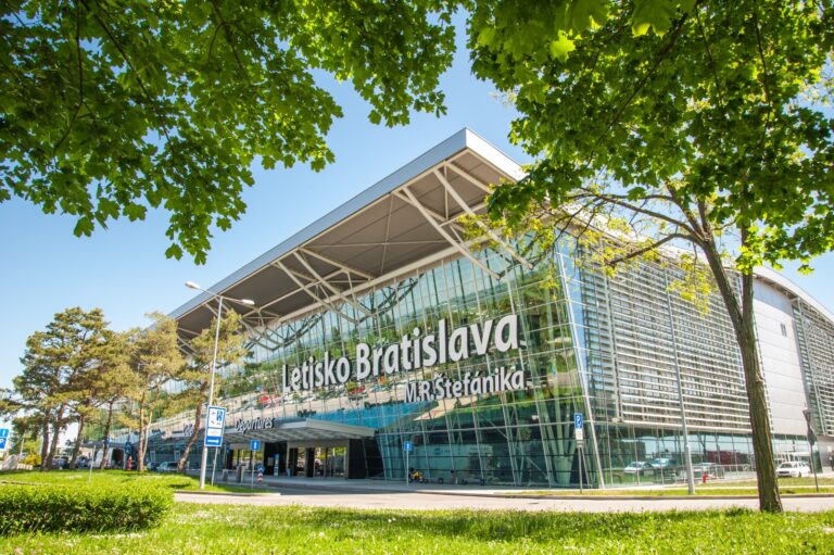 Okolie piatich letísk na Slovensku dostane nové pravidlá pre drony, platiť budú od 31. marca