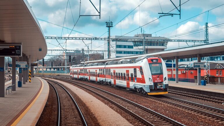 Výluka medzi Cíferom a Trnavou dočasne obmedzí vybrané osobné vlaky ZSSK z Pezinka