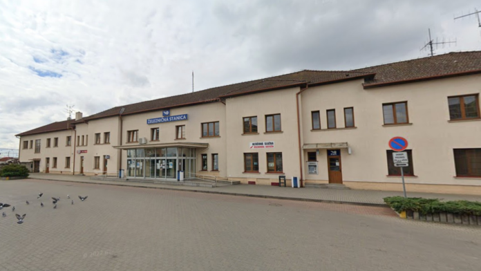 Železničná stanica Levice