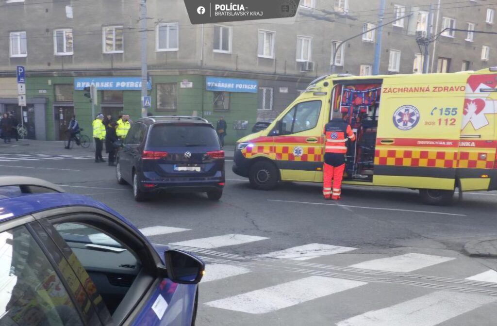 Polícia vyzýva chodcov: Buďte opatrní pri prechádzaní cez cestu. Foto: Polícia SR