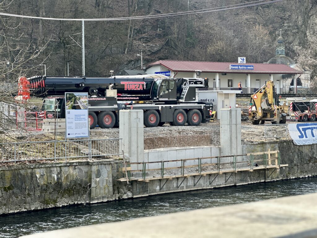 Most cez Hron pri stanici Banská Bystrica - mesto