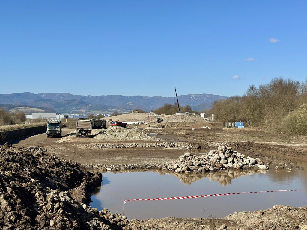 Výstavba rýchlostnej cesty R1 pri Banskej Bystrici. Foto: Ján Nosko