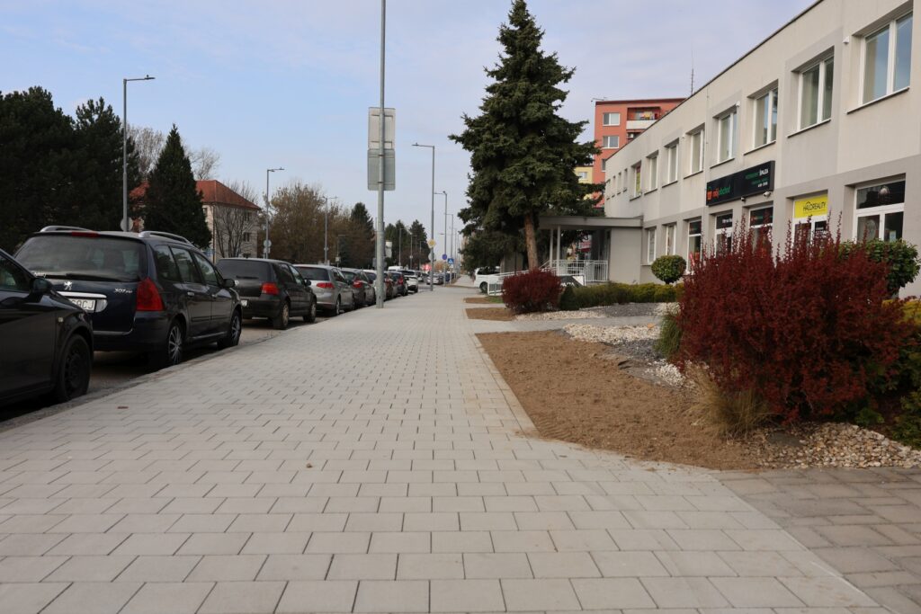 Nové chodníky v Senici. Foto: mesto Senica