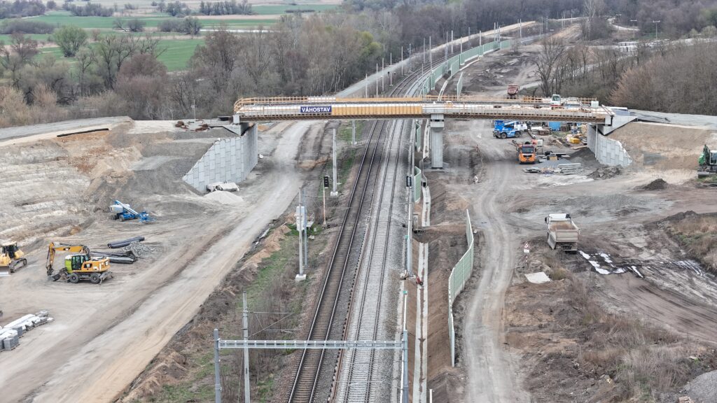 Devínske jazero. Modernizácia železničnej trate