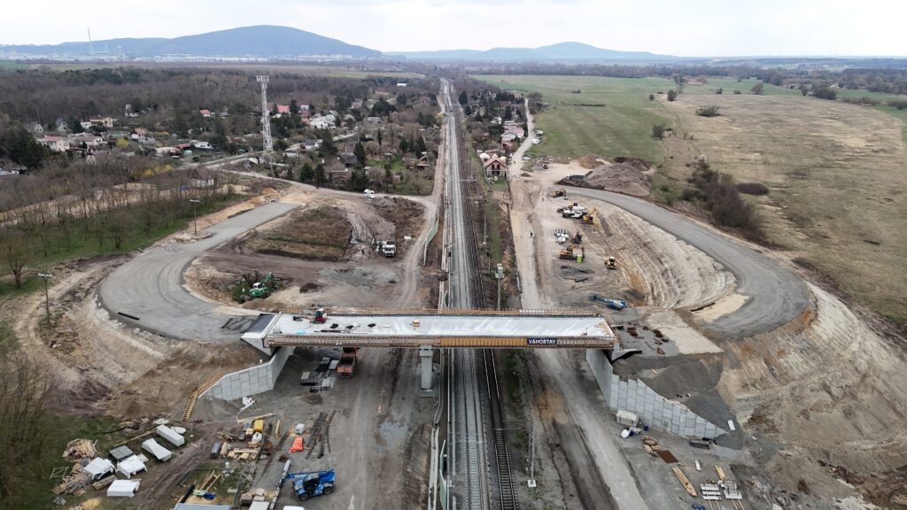 Devínske jazero. Modernizácia železničnej trate