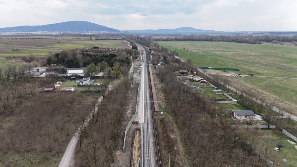 Devínske jazero. Modernizácia železničnej trate