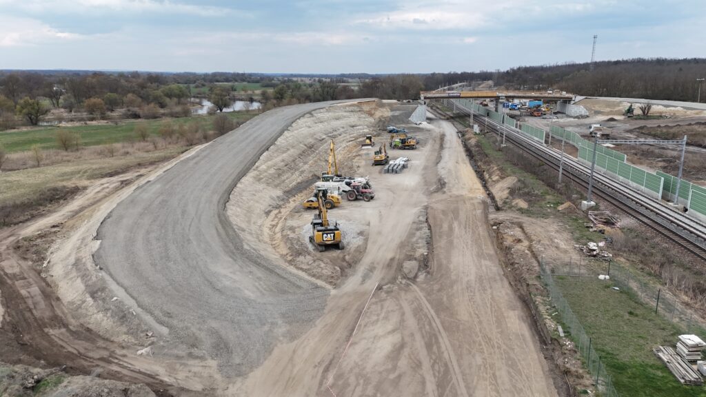 Devínske jazero. Modernizácia železničnej trate