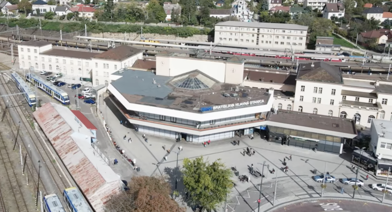 Hlavná stanica v Bratislave: treba nielen kozmetické úpravy, ale aj zlepšenie pohybu cestujúcich