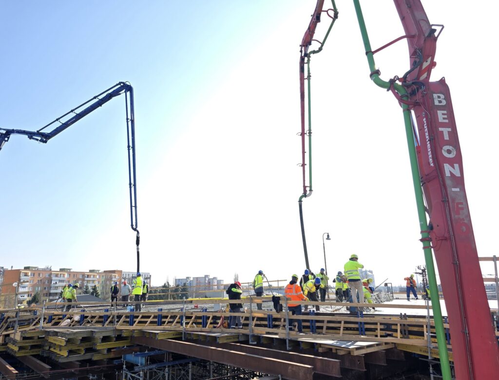 Výstavba nového mosta v Seredi