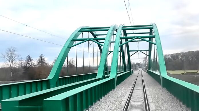 Železničný most cez rieku Moravu