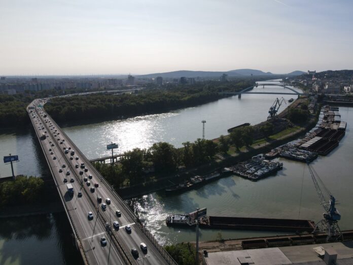 Prístavný most v Bratislave