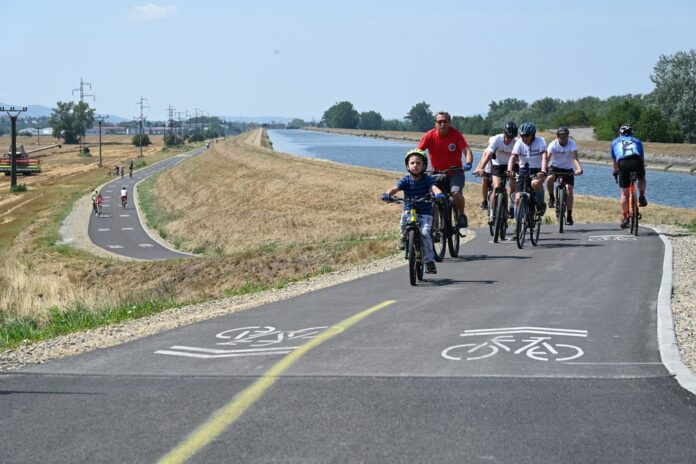 Vážska cyklomagistrála Nemšová - Košeca
