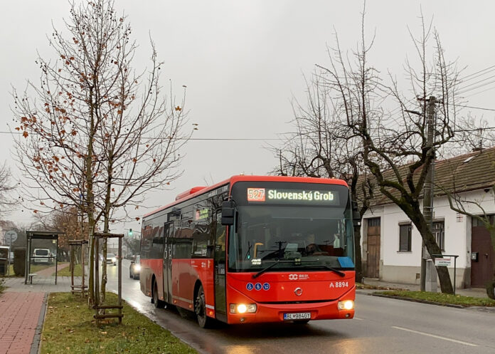 Regionálny autobus na linke 527. Foto: imhd.sk
