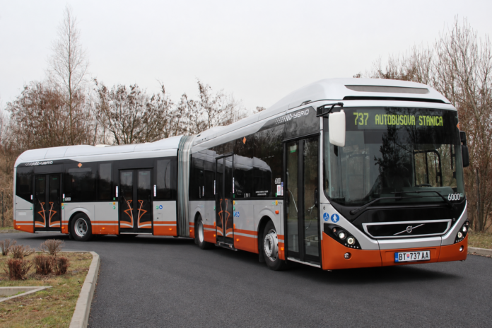 Kĺbový autobus. Foto: Dopravný podnik Prahy