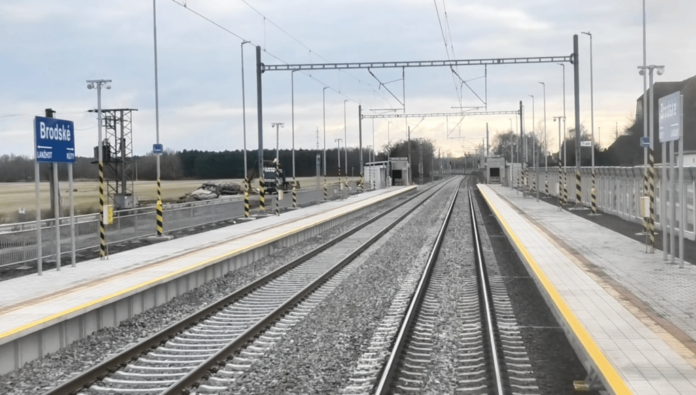 Železničná zastávka Brodské. Foto: Michal Feik